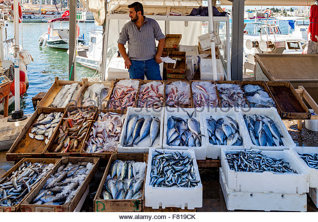 fresh-fish-for-sale-the-marina-bodrum-mugla-province-turkey-f819ck
